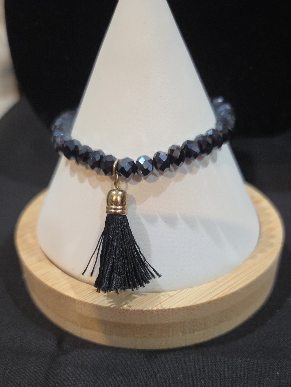 BLACK FACETED BEADED STRETCH BRACELET